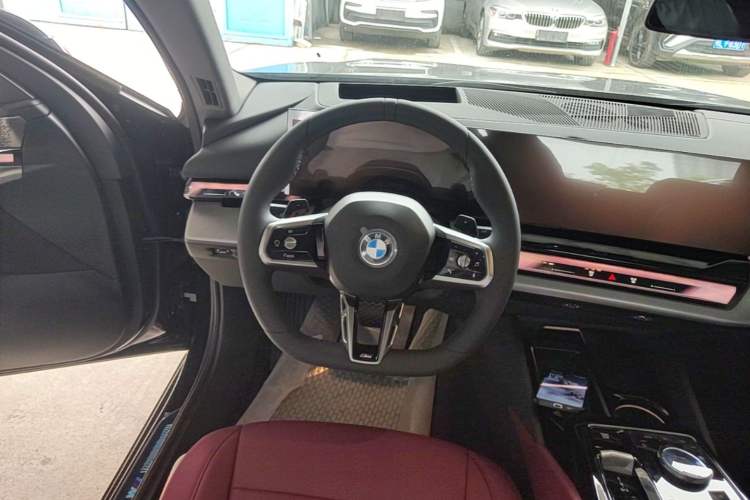 Used BMW 5 Series 2026 Facelift Model 530Li Leading Edition M Sport Package Steering Wheel