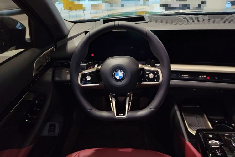 Used BMW 5 Series 2026 Facelift Model 530Li Luxury Edition M Sport Package Steering Wheel