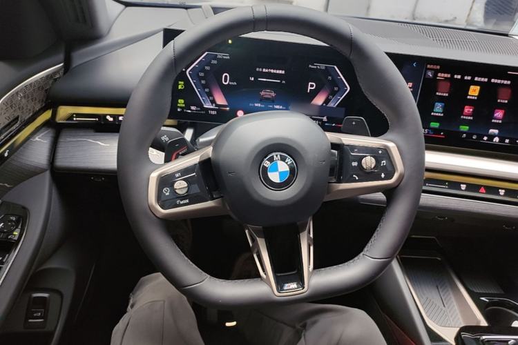 Used BMW 5 Series 2026 Facelift Model 530Li Luxury Edition M Sport Package Steering Wheel