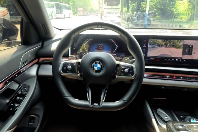 Used BMW 5 Series 2026 530Li Leading M Sport Package Steering Wheel