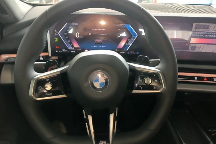 Used BMW 5 Series 2026 Facelift Model 530Li Leading Edition M Sport Package Steering Wheel