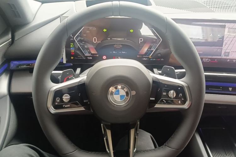 Used BMW 5 Series 2026 Facelift Model 530Li Leading Edition M Sport Package Steering Wheel