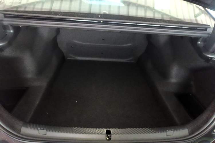 Used BMW 5 Series 2026 Facelift Model 530Li Leading Edition M Sport Package Trunk