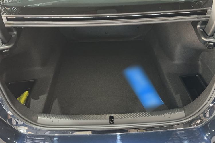 Used BMW 5 Series 2026 Facelift Model 530Li Leading Edition M Sport Package Trunk