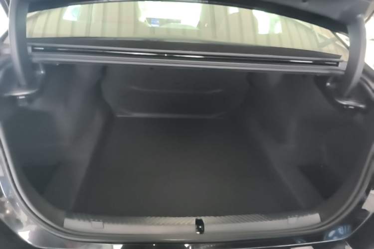 Used BMW 5 Series 2026 Facelift Model 530Li Leading Edition M Sport Package Trunk