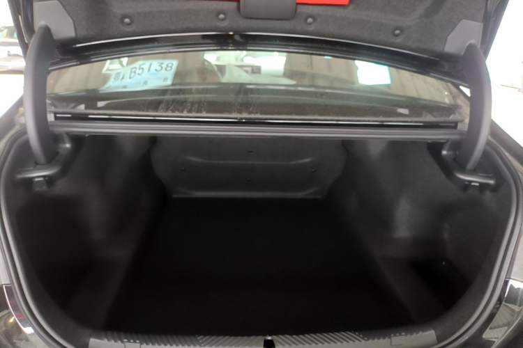 Used BMW 5 Series 2026 Facelift Model 530Li Leading Edition M Sport Package Trunk