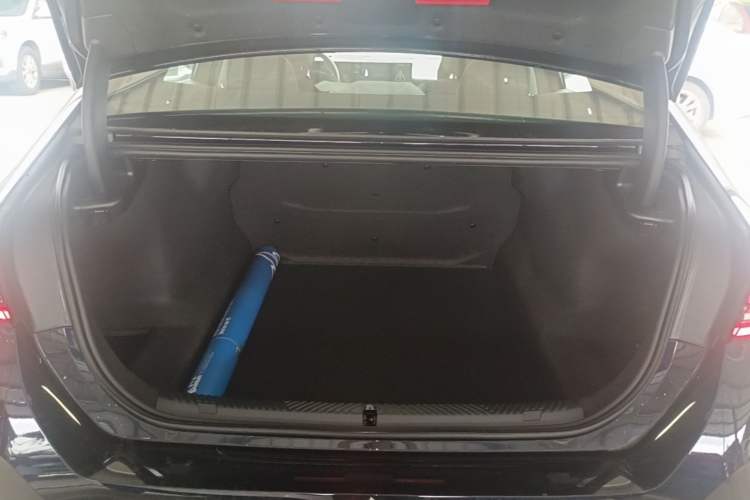 Used BMW 5 Series 2026 Facelift Model 530Li Leading Edition M Sport Package Trunk