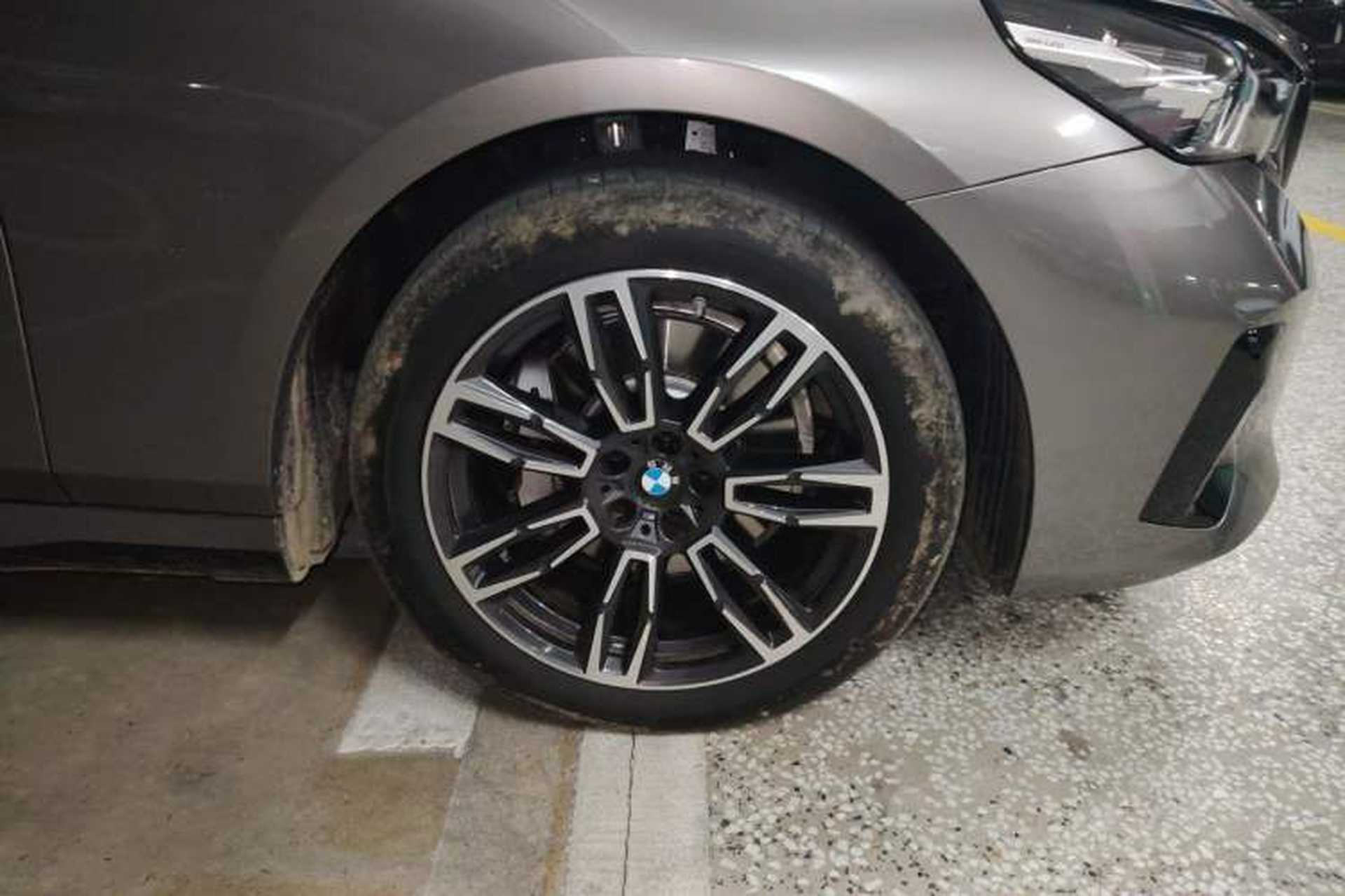 Used BMW 5 Series 2026 530Li Leading M Sport Package Right Front Wheel Hub