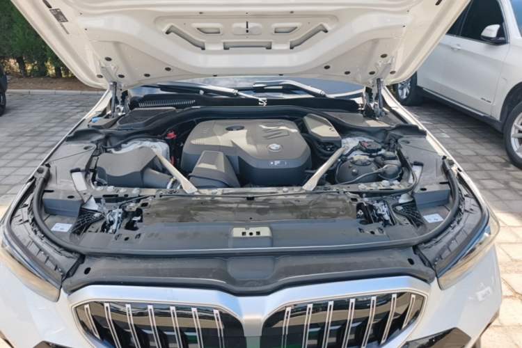Used BMW 5 Series 2026 525Li M Sport Package Engine Bay