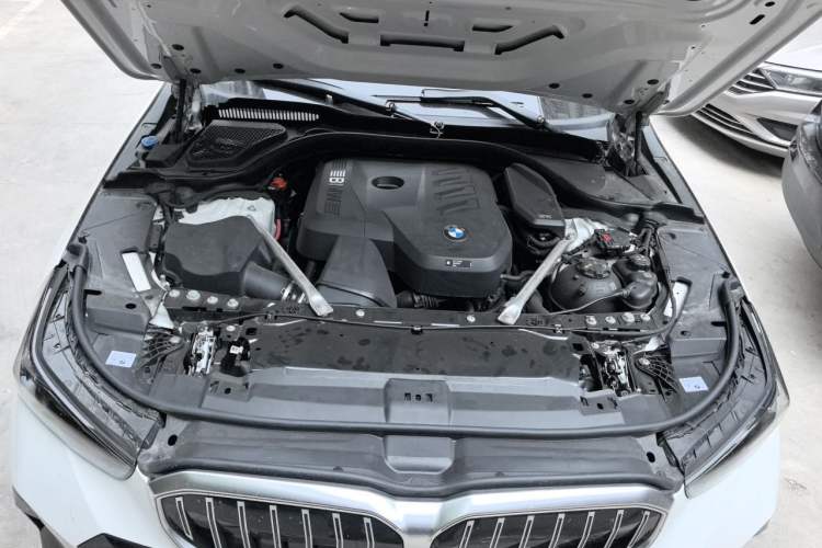 Used BMW 5 Series 2026 530Li Leading M Sport Package Engine Bay