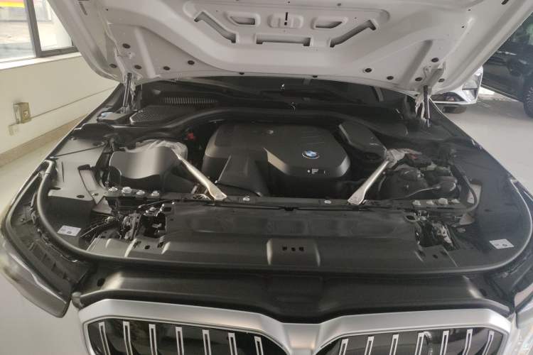Used BMW 5 Series 2026 530Li Leading M Sport Package Engine Bay