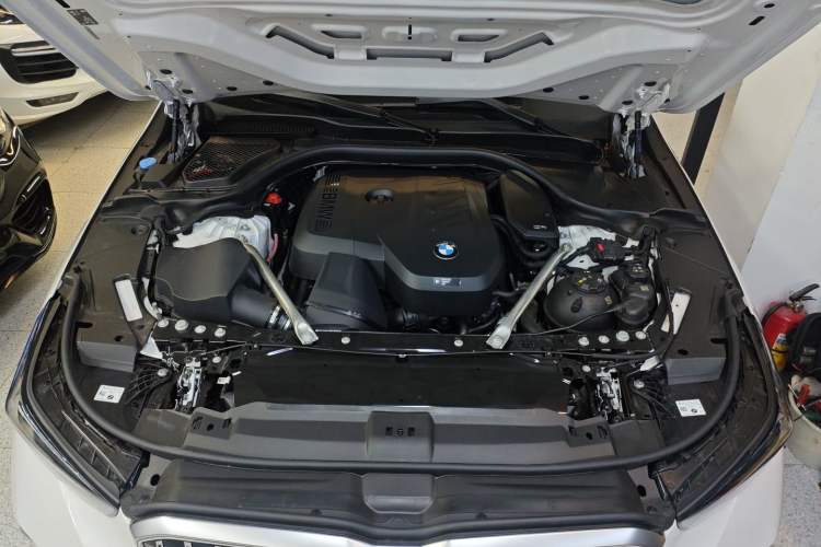 Used BMW 5 Series 2026 530Li Leading M Sport Package Engine Bay