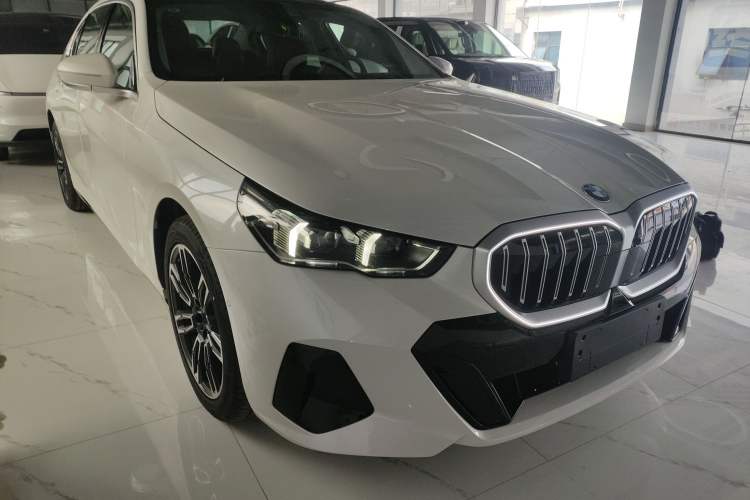 Used BMW 5 Series 2026 530Li Leading M Sport Package Exterior 1