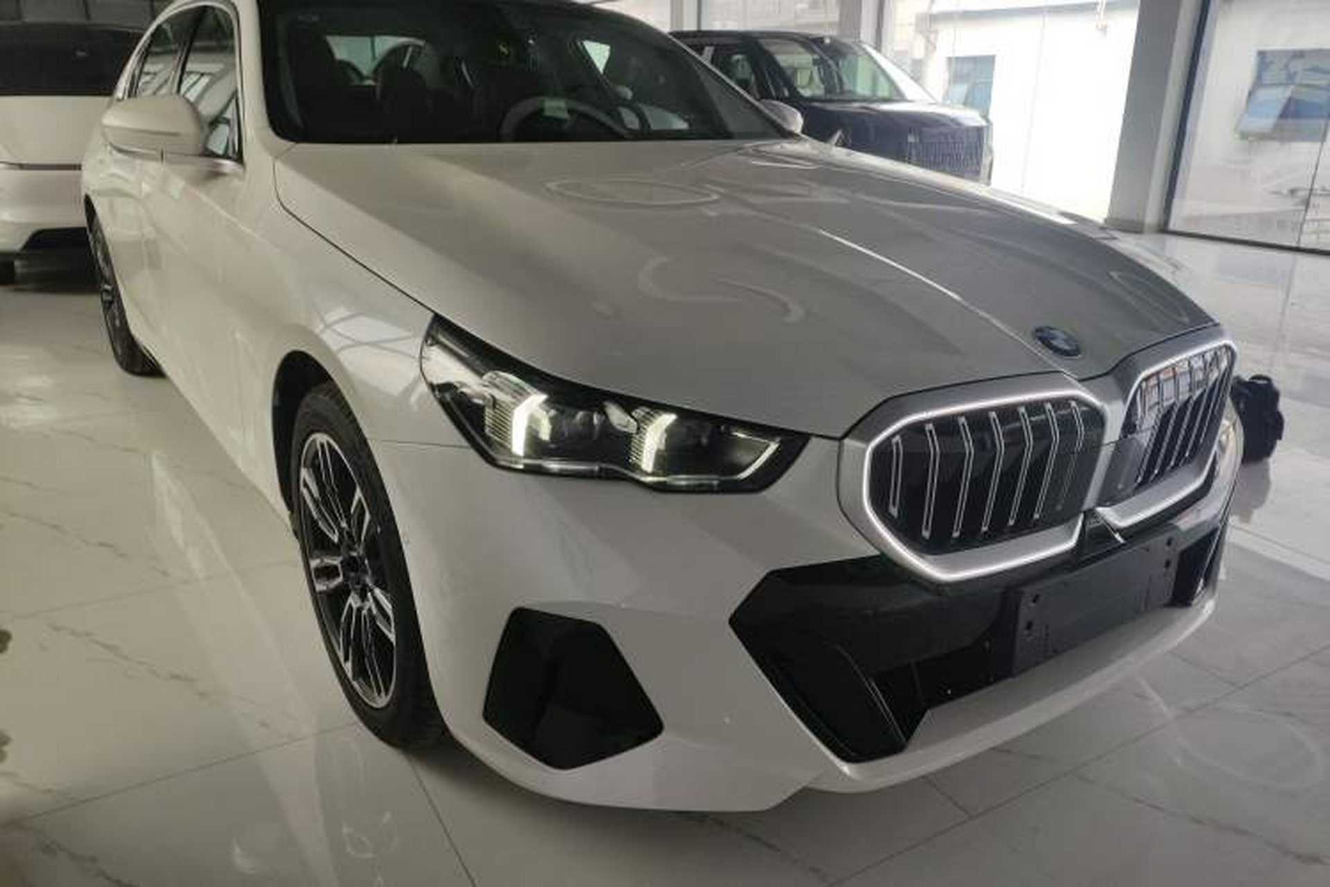 Used BMW 5 Series 2026 530Li Leading M Sport Package Exterior 1