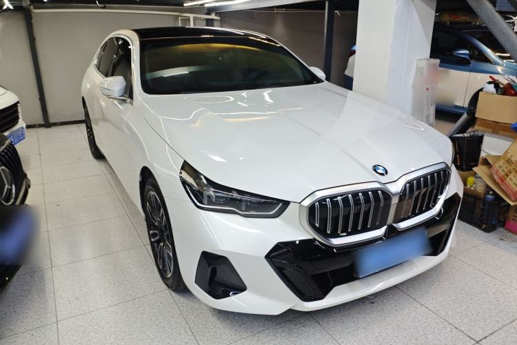 Used BMW 5 Series 2026 530Li Leading M Sport Package Exterior 1