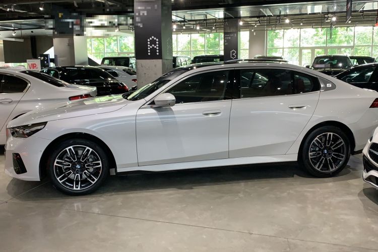 Used BMW 5 Series 2026 530Li Leading M Sport Package Exterior 5