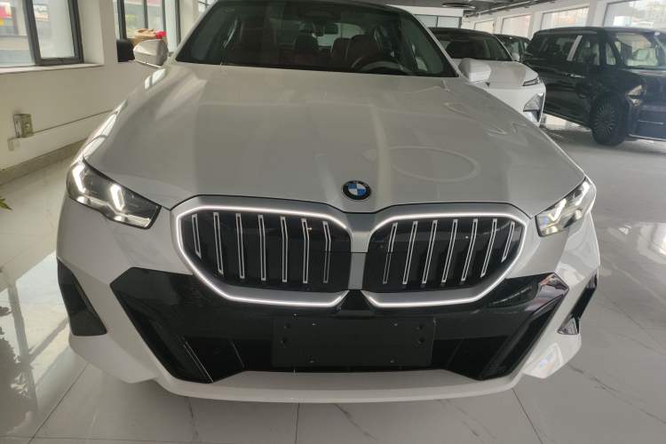 Used BMW 5 Series 2026 530Li Leading M Sport Package Front