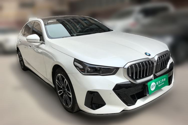 Used BMW 5 Series 2026 530Li Leading M Sport Package Front Right 45 Deg