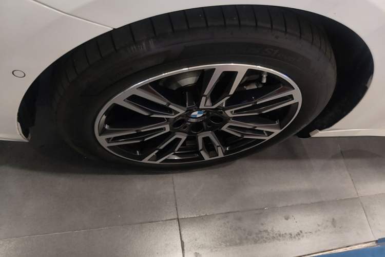 Used BMW 5 Series 2026 525Li M Sport Package Left Front Wheel Hub