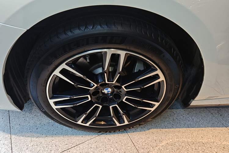 Used BMW 5 Series 2026 530Li Leading M Sport Package Left Front Wheel Hub