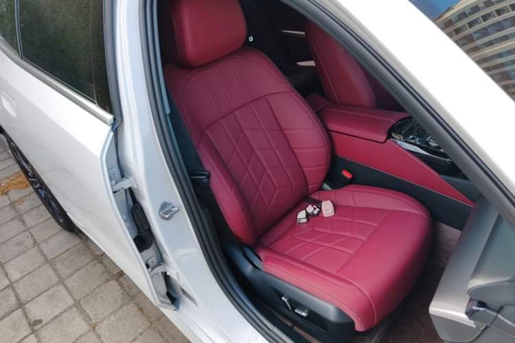 Used BMW 5 Series 2026 525Li M Sport Package Right Front Seat