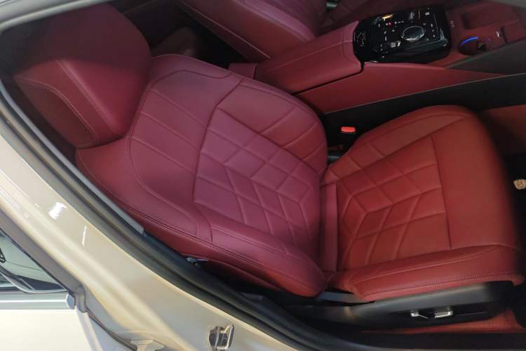 Used BMW 5 Series 2026 530Li Leading M Sport Package Right Front Seat