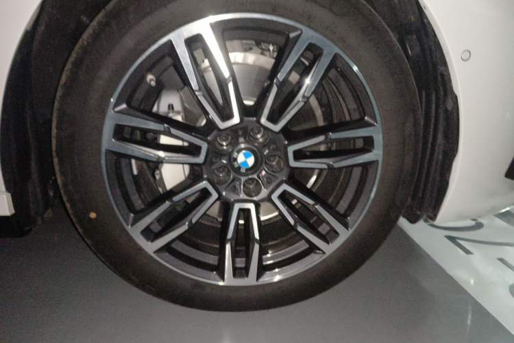 Used BMW 5 Series 2026 530Li Leading M Sport Package Right Front Wheel Hub