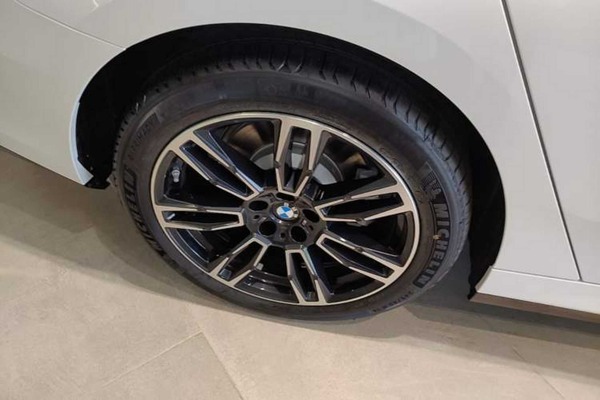 Used BMW 5 Series 2026 Facelift Model 530Li Leading Edition M Sport Package Right Rear Wheel Hub