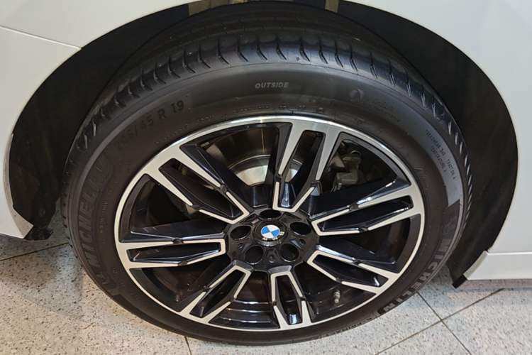 Used BMW 5 Series 2026 530Li Leading M Sport Package Right Rear Wheel Hub