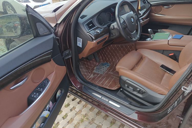 Used BMW 5 Series GT 2015 535i xDrive Interior 3