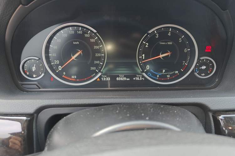 Used BMW 5 Series GT 2015 535i xDrive Odometer Close Up