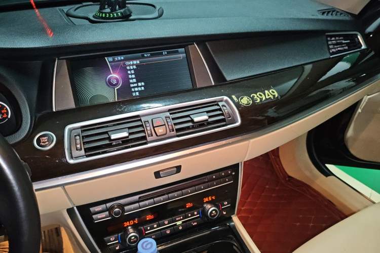 Used BMW 5 Series GT 2010 535i Leading Model Audio And AC Panel