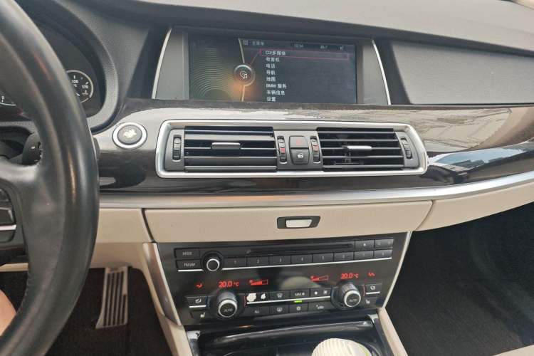 Used BMW 5 Series GT 2010 535i Luxury Edition Audio And AC Panel