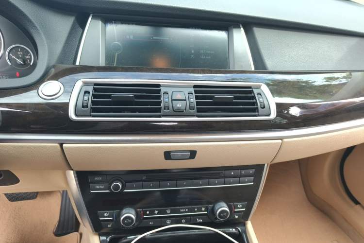 Used BMW 5 Series GT 2010 535i Luxury Edition Audio And AC Panel