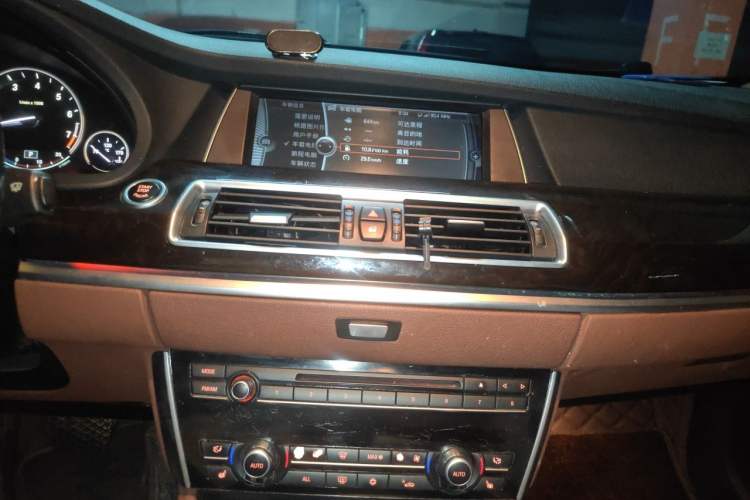 Used BMW 5 Series GT 2010 535i Leading Model Audio And AC Panel
