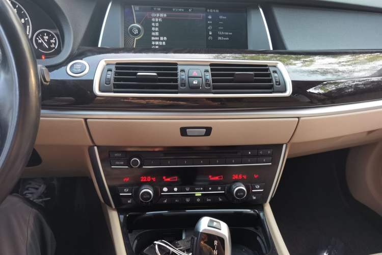 Used BMW 5 Series GT 2010 535i Luxury Edition Audio And AC Panel