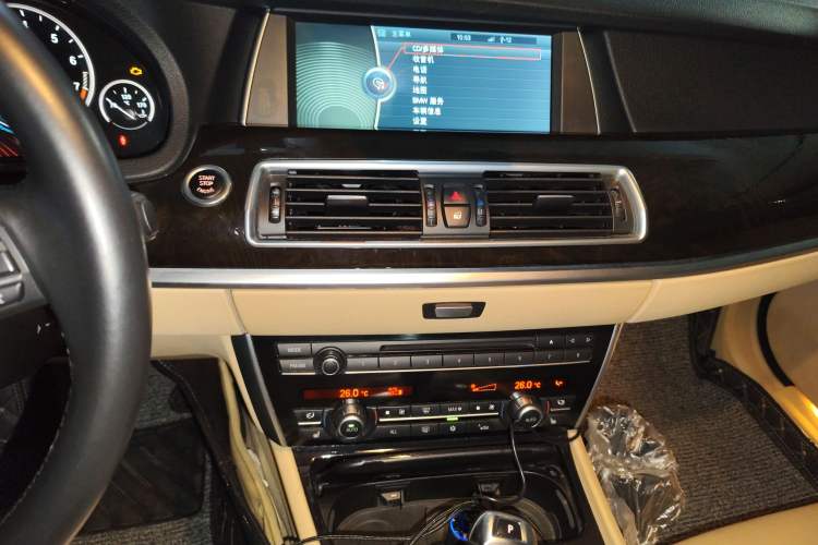 Used BMW 5 Series GT 2010 535i Luxury Edition Audio And AC Panel