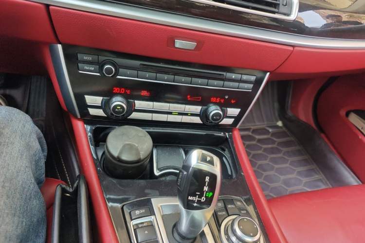 Used BMW 5 Series GT 2010 535i Leading Model Audio And AC Panel