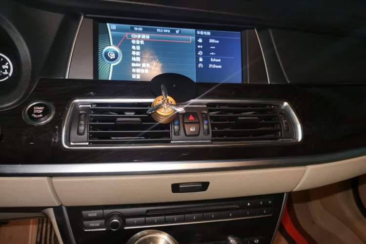 Used BMW 5 Series GT 2010 535i Leading Model Audio And AC Panel