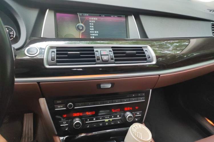 Used BMW 5 Series GT 2010 535i Luxury Edition Audio And AC Panel