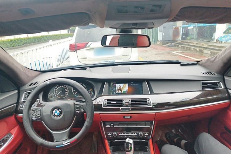 Used BMW 5 Series GT 2010 535i Luxury Edition Center Console