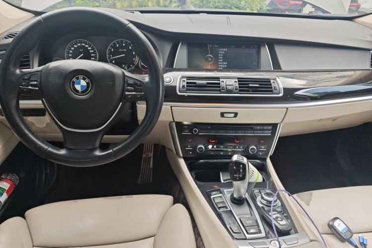 Used BMW 5 Series GT 2010 535i Luxury Edition Center Console