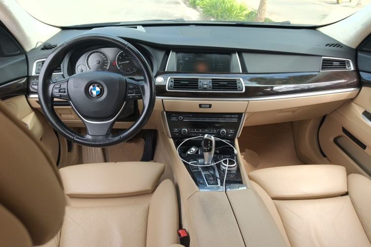 Used BMW 5 Series GT 2010 535i Luxury Edition Center Console