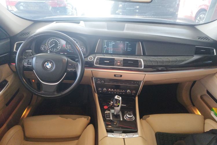 Used BMW 5 Series GT 2010 535i Luxury Edition Center Console