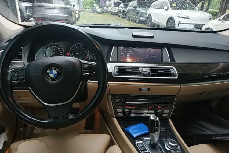Used BMW 5 Series GT 2010 535i Luxury Edition Center Console