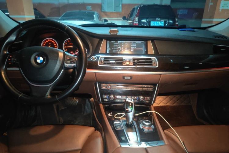 Used BMW 5 Series GT 2010 535i Leading Model Center Console