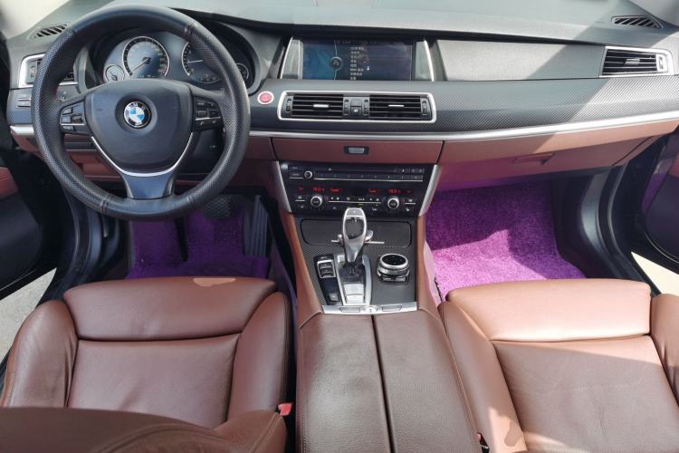 Used BMW 5 Series GT 2010 535i Luxury Edition Center Console