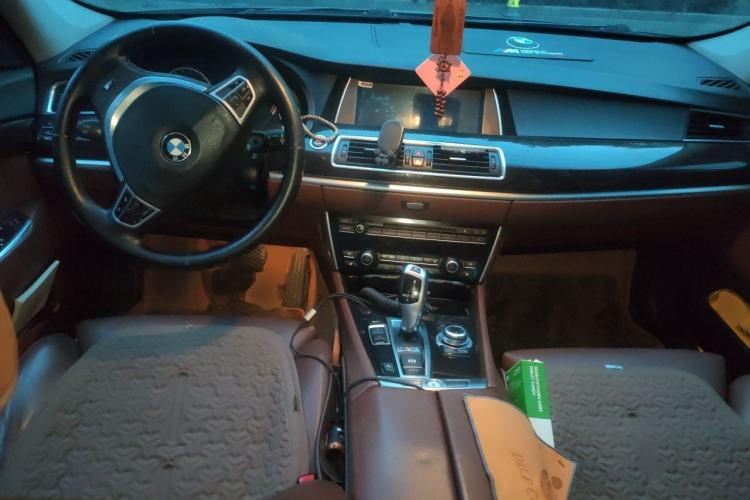 Used BMW 5 Series GT 2010 535i Leading Model Center Console