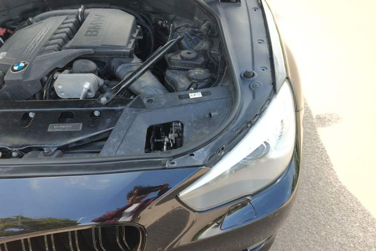 Used BMW 5 Series GT 2010 535i Luxury Edition Engine Bay Left