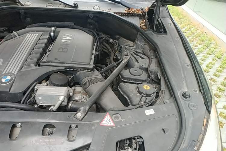 Used BMW 5 Series GT 2010 535i Luxury Edition Engine Bay Left